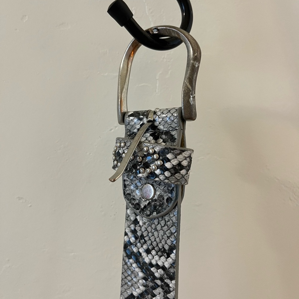 Buckle Silver Snake Print Belt